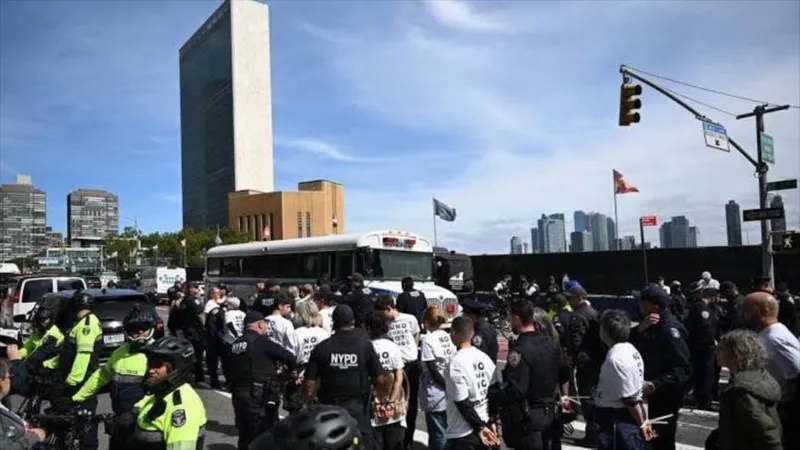 Policía de Nueva York detiene a más de 100 manifestantes contra Netanyahu