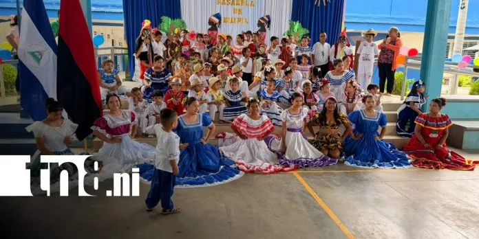 Más de 120 estudiantes participan en pasarela de huipiles en Managua