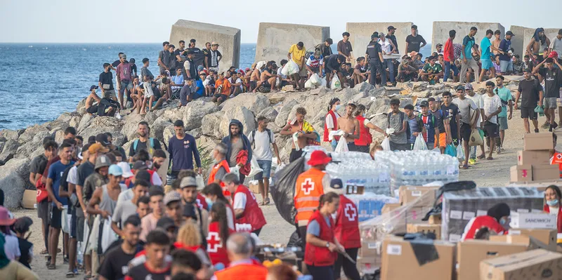 Ceuta afronta una emergencia humanitaria mientras descarta una crisis sanitaria