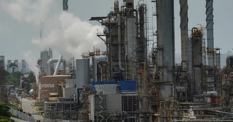 Venezuela revisa condiciones de los contratos petroleros para atraer a nuevos inversores