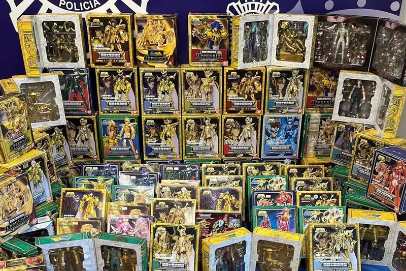 Su colección de Caballeros del Zodiaco valía 14.000 euros, y su excompañero de piso lo robó para malvenderlo. La Policía ha acabando deteniéndolo