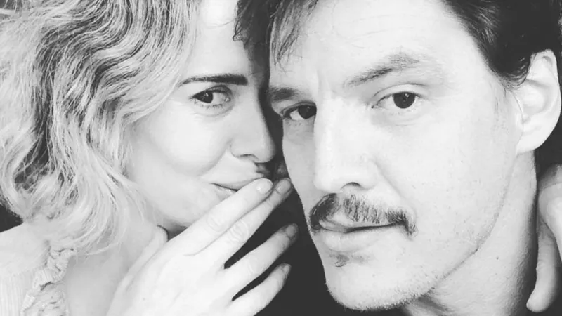 "Le daba mis pagas diarias para que pudiera alimentarse": Pedro Pascal sobrevivió en Nueva York gracias a Sarah Paulson cuando no era una estrella