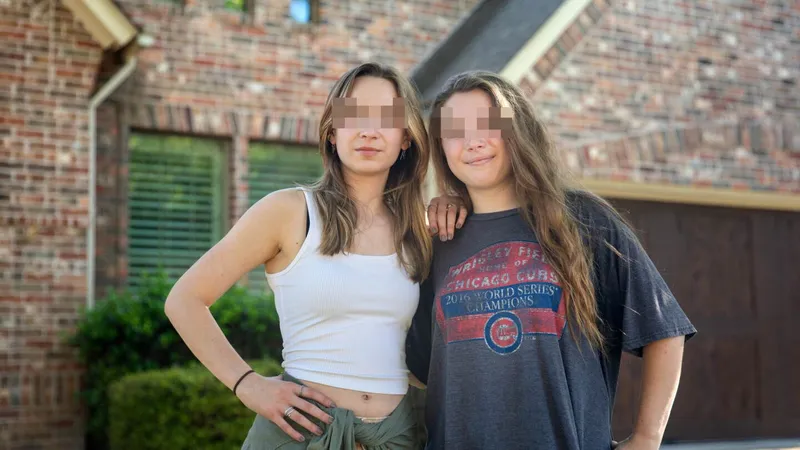 Madre descubre que sus dos hijas eran “NOVIAS” y ellas terminan echándole la culpa