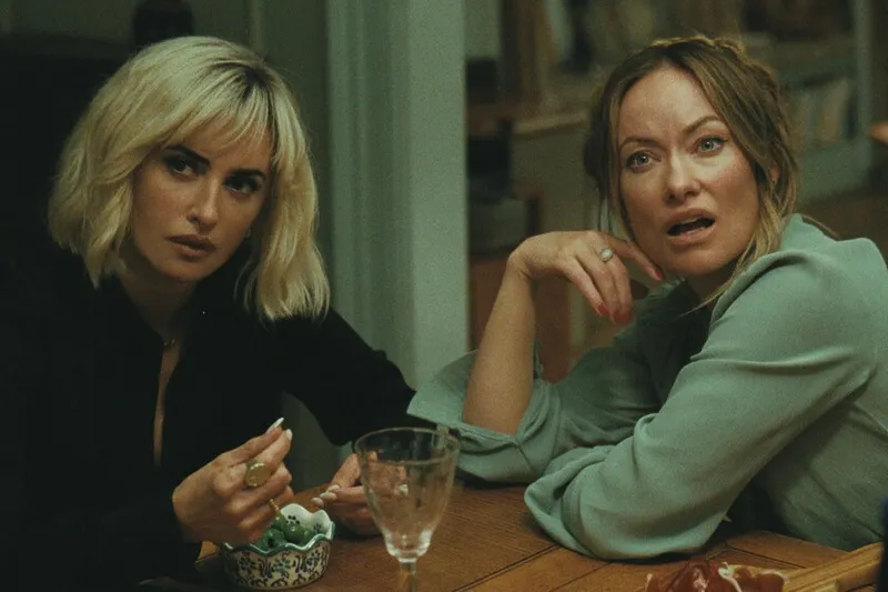 'La invitación' de Olivia Wilde convierte con maestría una velada en una batalla de egos y un duelo de parejas al que da morbo observar desde la distancia