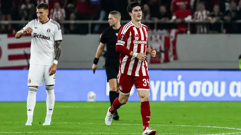 Armando “Hormiga” González agradece el enorme cariño de la afición del Olympiakos