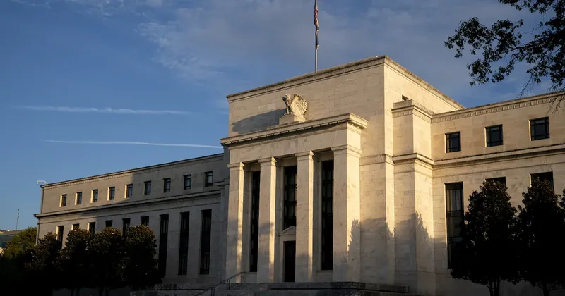 Tres miembros de la Fed presionan por subir las tasas y alertan sobre riesgos inflacionarios