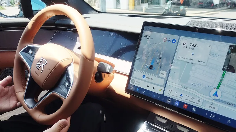He probado la conducción autónoma más puntera de este fabricante chino, y no solo Tesla tiene un problema