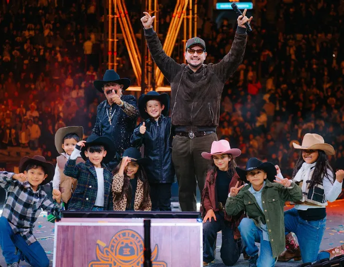 Eden Muñoz abarrota la Plaza de Toros México durante dos noches