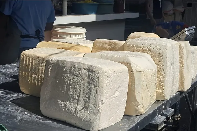 Precio del queso registra una baja en el mercado Iván Montenegro