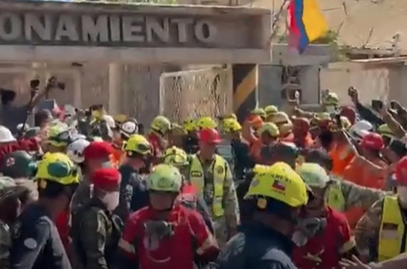 Sobrevive siete días bajo los escombros y logra salir con vida en Venezuela