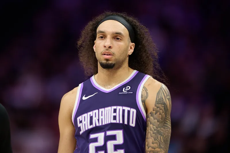 Devin Carter es traspasado a los Hawks