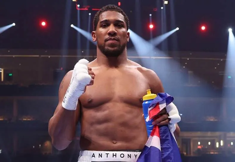 Joshua, Charlo, Berlanga ¡Se va el Mundial y regresa el boxeo con 14 peleas estelares en ocho días!