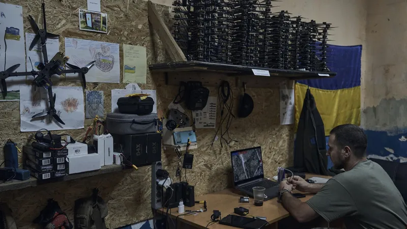 Kiev empleó tropas de barrera para evitar la huida de sus soldados de Konstantínovka, denuncia un experto