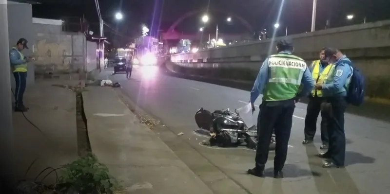 Motorizado se estrella y pierde la vida en Rubenia