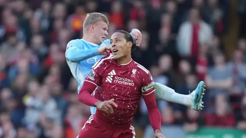 0-3: El Manchester City 'post veredicto' golea al Liverpool de Iraola en Anfield