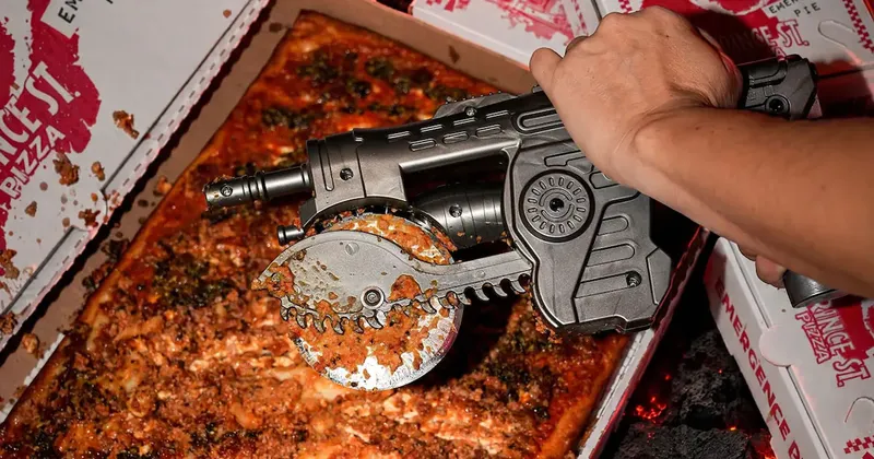 Gears of War: E-Day: fans agotan este increíble cortador de pizza con forma de Lancer de edición limitada