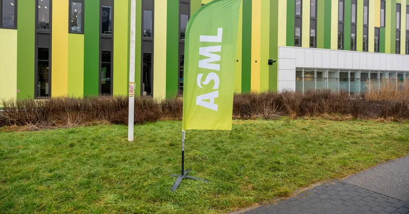 ASML supera las expectativas del segundo trimestre y eleva su previsión de ventas por la IA
