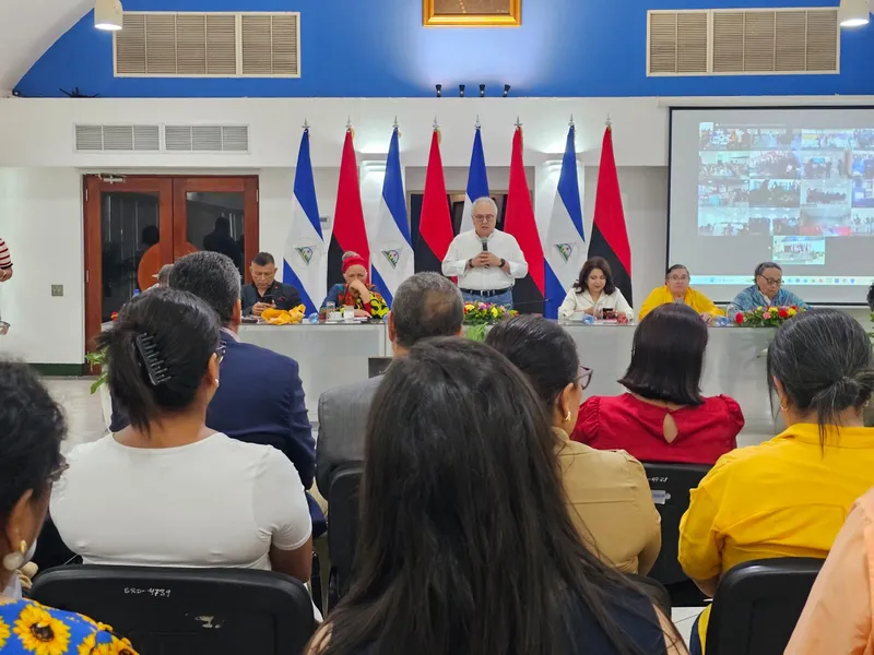 Consulta constitucional recoge respaldo de trabajadores de la construcción y representantes de Jalapa