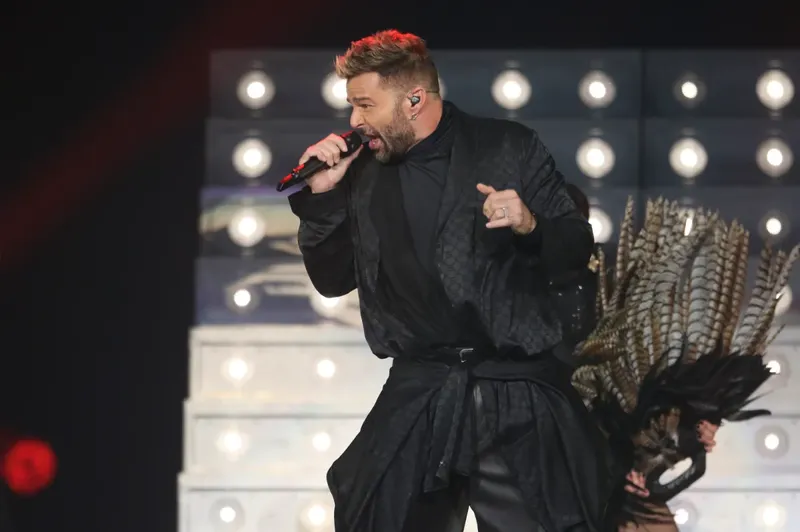Ataque con gas lacrimógeno desata tensión en concierto de Ricky Martin en Montenegro