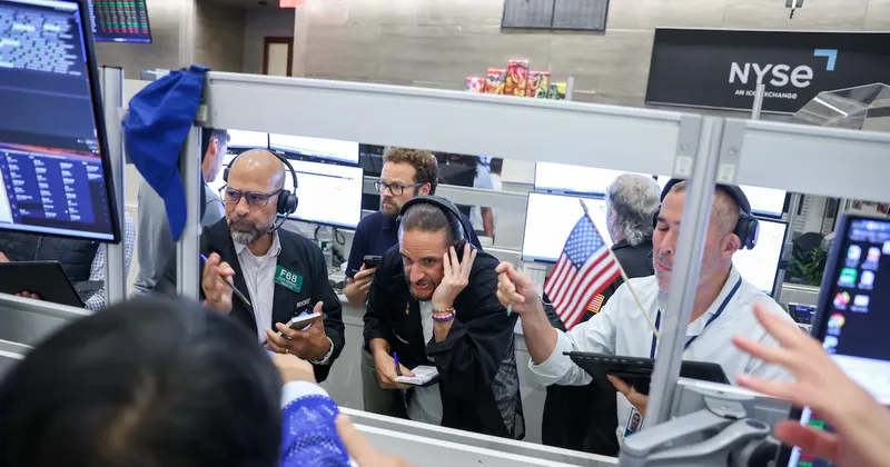 S&P 500 avanza pese a presiones en Europa y el real lidera las monedas tras ventaja de Bolsonaro