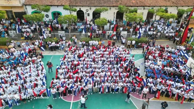 Universitarios reciben reconocimientos en Managua por su aporte académico y social