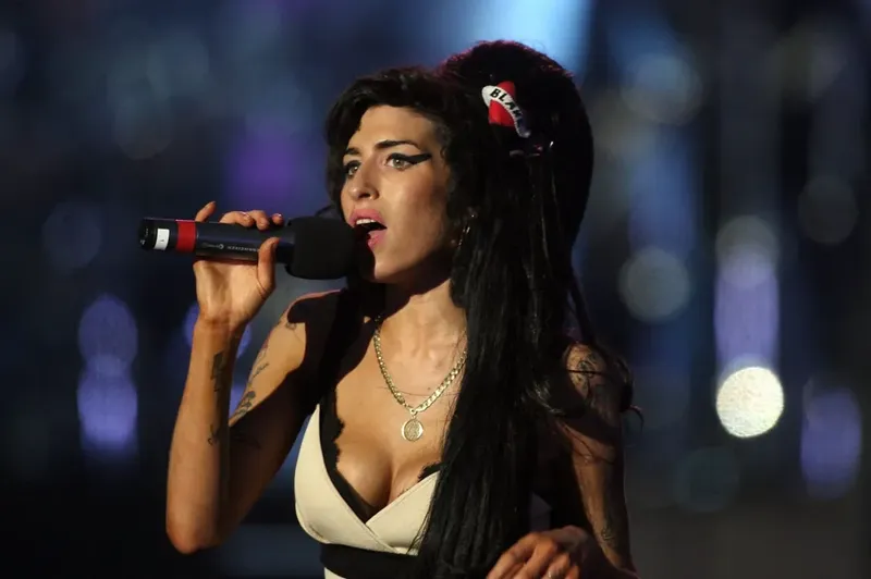 ‘Back to Black’ de Amy Winehouse cumple 20 años: Todo lo que la edición aniversario traerá