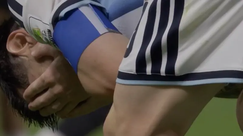 Es la imagen del Mundial: Messi acabó entre lágrimas tras el milagro de Argentina
