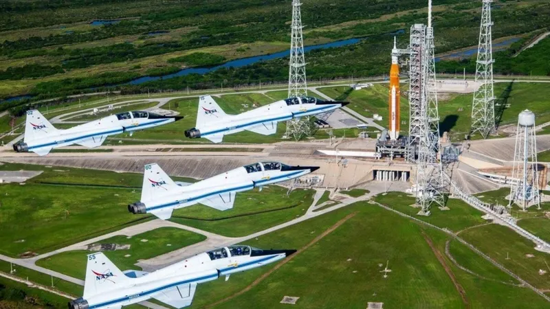 Los astronautas que volverán a la Luna siguen entrenando en reactores diseñados antes de que existiera el Apolo. La NASA ya busca sustituto antes de quedarse sin piezas