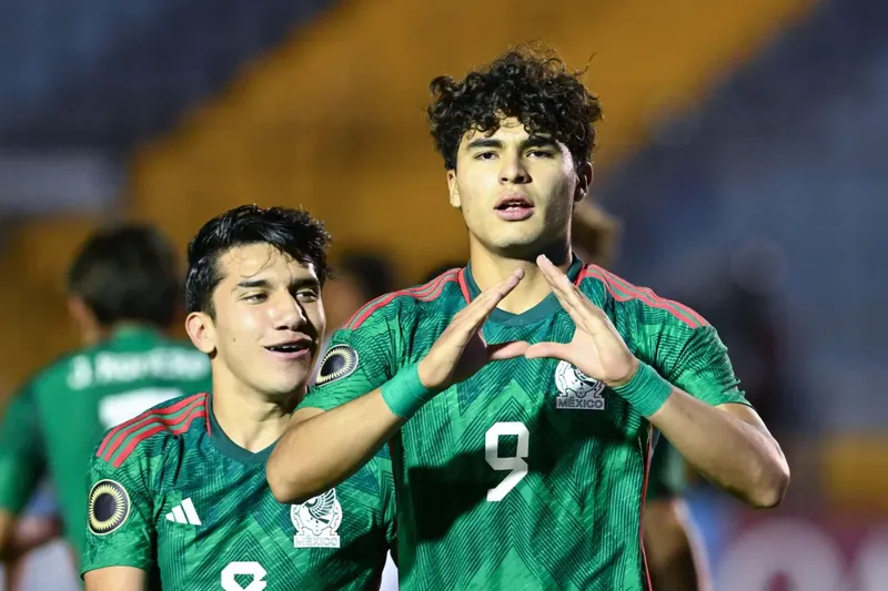 Stephano Carrillo va por una nueva oportunidad en el Feyenoord