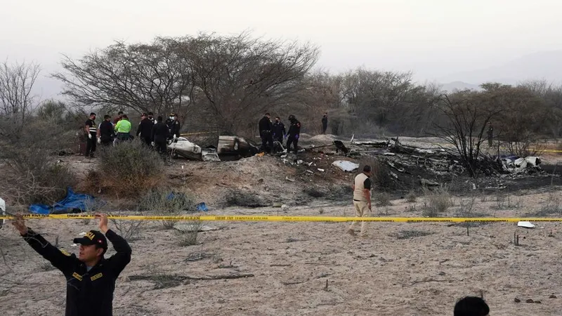 Autoridades peruanas investigan posible falla técnica de avioneta accidentada en Nasca