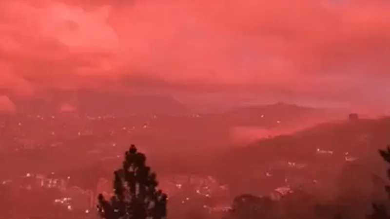 Cielo rojo sorprende a Caracas tras devastadores terremotos en Venezuela