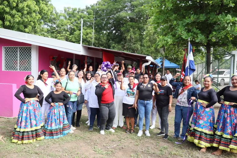 Familias de Mateare celebran la reinauguración del Puesto de Salud "Conchita Palacios"