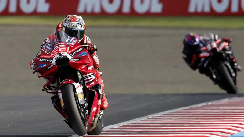 Marc Márquez aprieta el mundial tras su exhibición en el sprint de Motegi