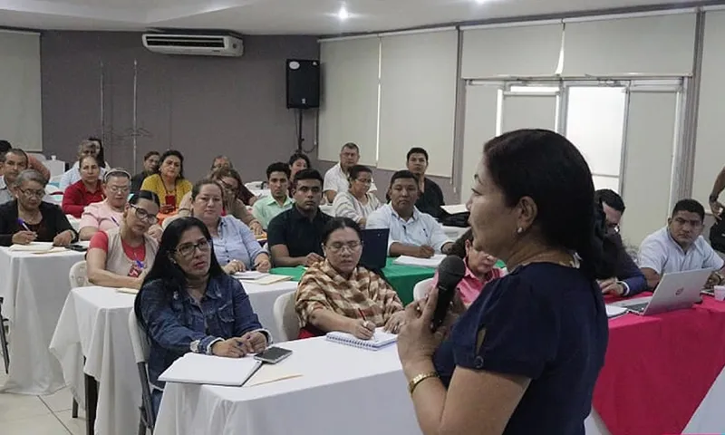 Fortalecen formación docente para una educación adaptada a jóvenes y adultos