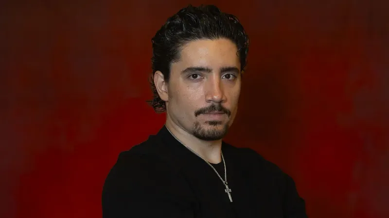 La salud de Alex Fernández preocupa a sus fans; su mánager revela detalles sobre su estado