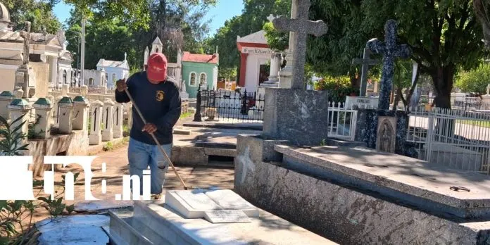 Vendedores de flores, artesanos y trabajadores están listos para recibir a las familias en...