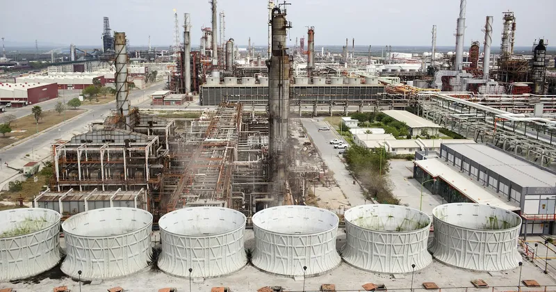 México alista recorte al presupuesto de Pemex y CFE, pero las compensará con transferencias