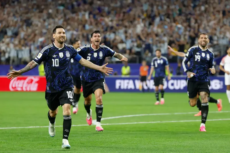 Messi llega a 19 goles para que Argentina avance con puntaje perfecto