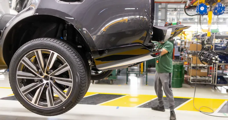 Jaguar Land Rover recortará 4.000 empleos ante aranceles de Trump y un ciberataque devastador