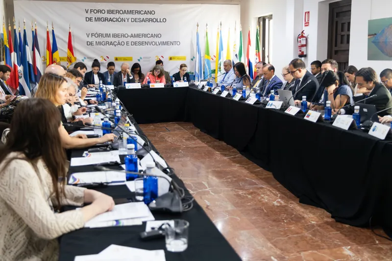 Iberoamérica impulsa la migración regular como motor de desarrollo y acuerda un plan de movilidad laboral