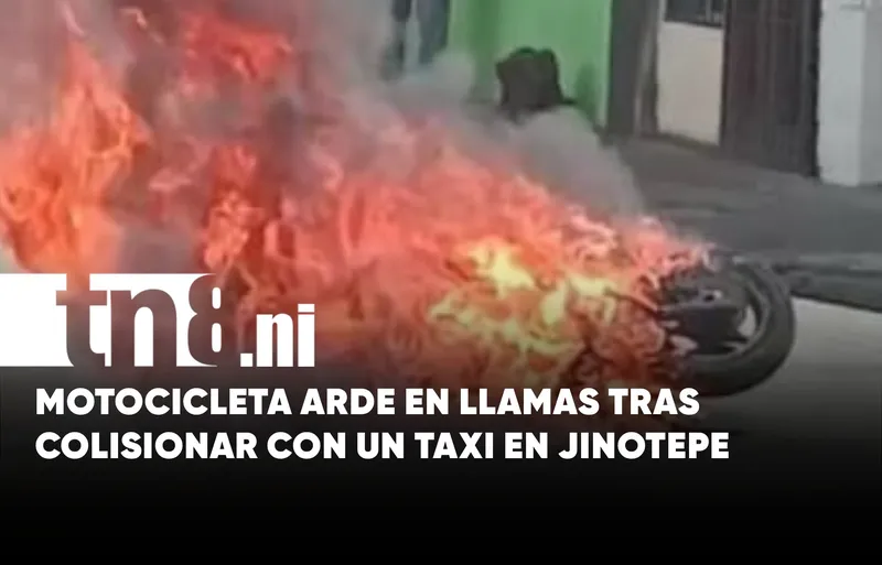 Motocicleta queda completamente incinerada tras accidente de tránsito en Jinotepe