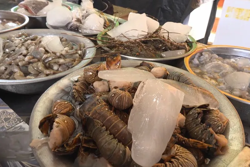 Comerciantes del Israel Lewites reportan buen abastecimiento de productos del mar