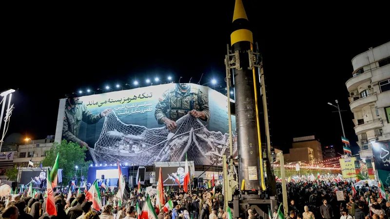 Irán informa que probó un nuevo misil sobre un buque de guerra estadounidense