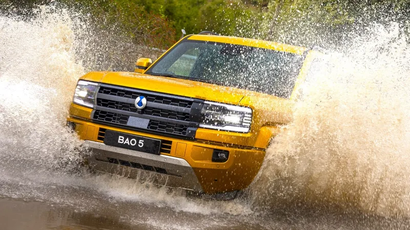 544 CV, 835 km y 9.000 € más barato que el Defender: probamos el SUV híbrido 4x4 más bestia de BYD, el BAO 5