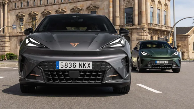El CUPRA Raval de menos de 29.000 € que estabas esperando ya está disponible, aunque sus rivales no se lo van a poner fácil