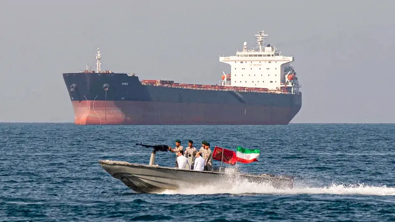 Irán cierra Ormuz y marca límites a EEUU e Israel