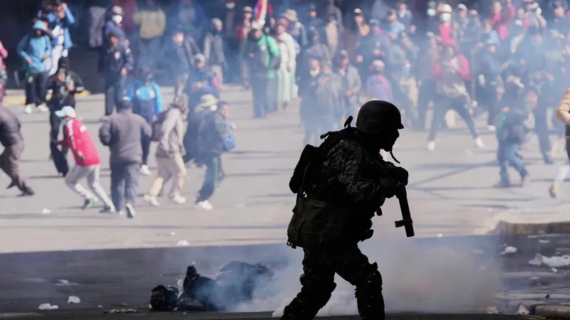Tras más de un mes de protestas, el Senado de Bolivia aprueba la ley que regula el estado de excepción