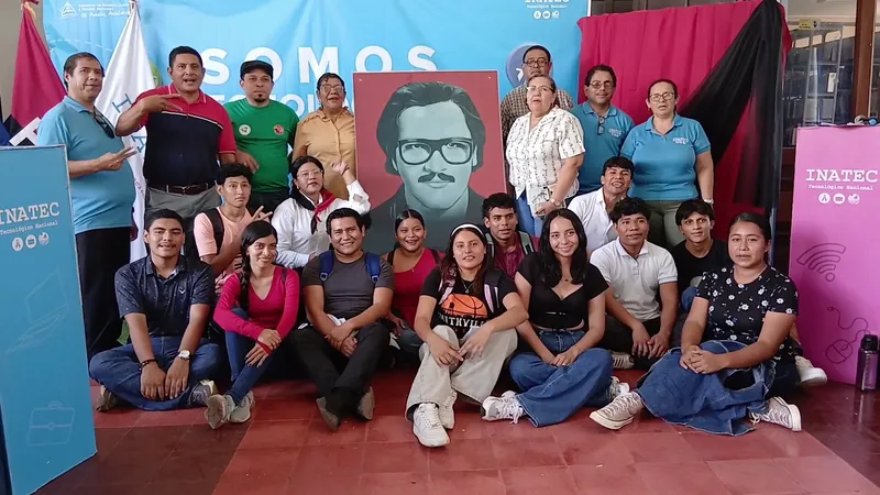 Granada: estudiantes rinden homenaje al Cmdte. Pedro Aráuz Palacios en su natalicio