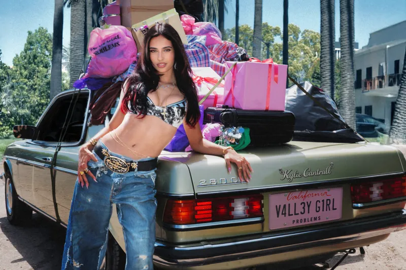 Kylie Cantrall abraza un ‘nuevo capítulo’ con su próximo EP ‘Valley Girl Problems’: Mira la fecha de estreno