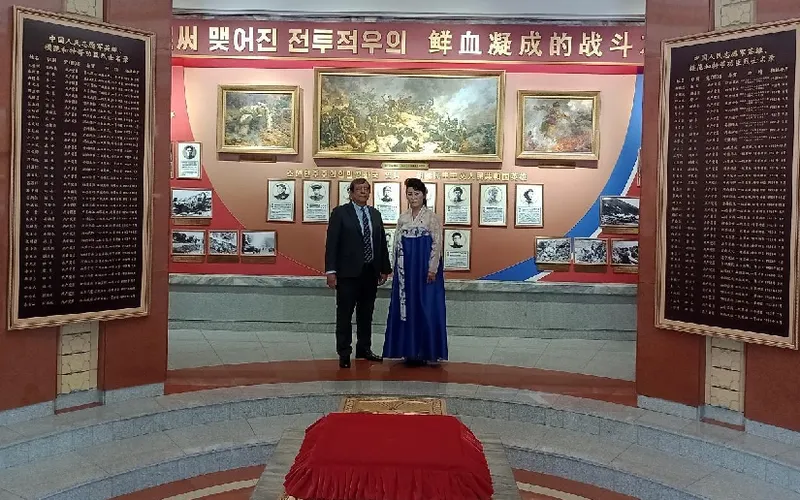En visita a monumentos históricos de Pyongyang, RPDC
